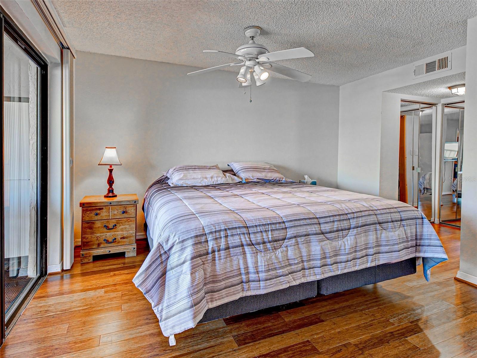 Image 17 of 39 For 19505 Quesada Avenue Ee202