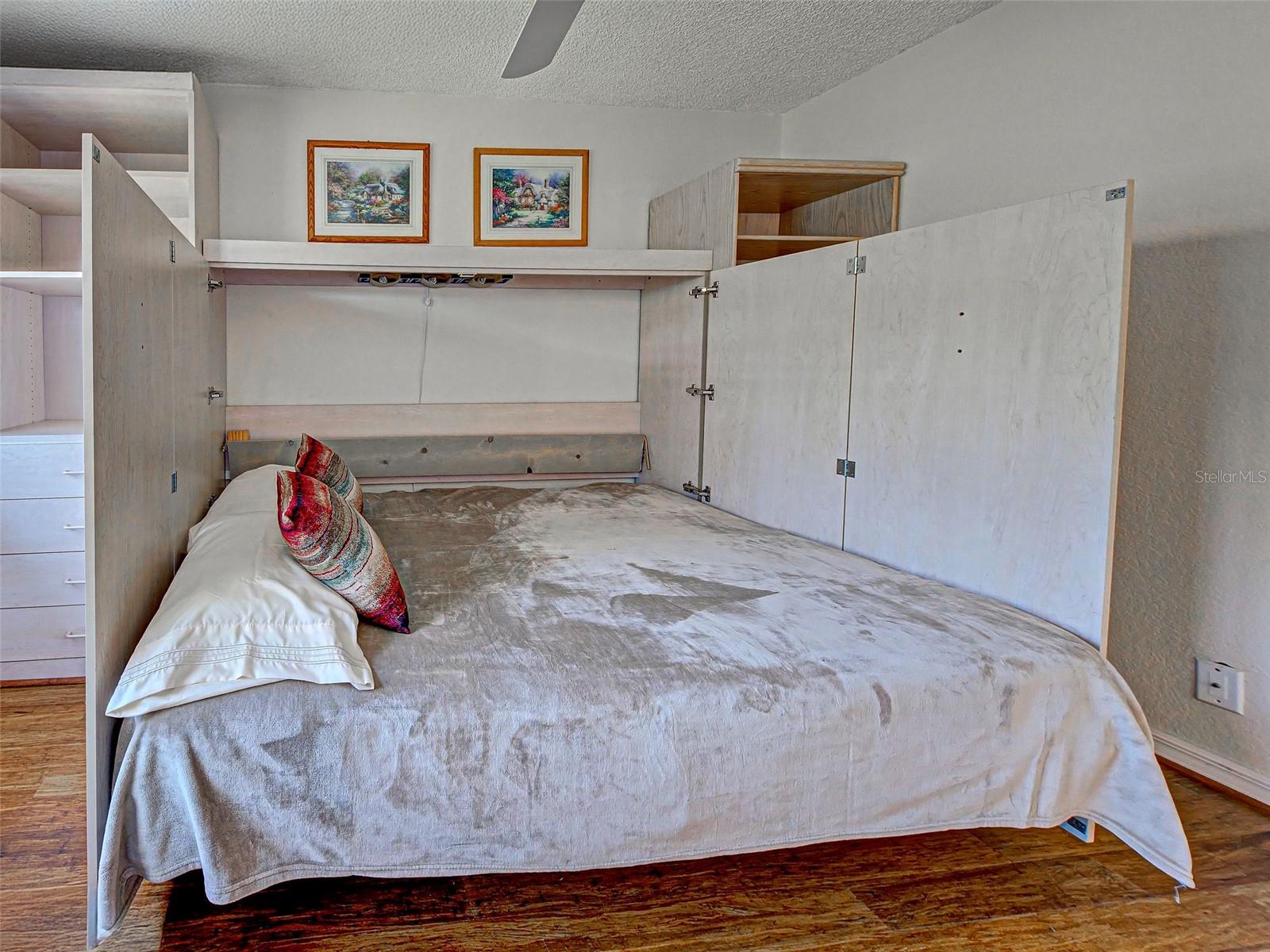 Image 29 of 39 For 19505 Quesada Avenue Ee202