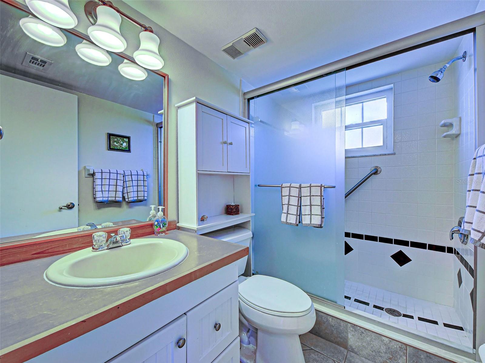 Image 31 of 39 For 19505 Quesada Avenue Ee202