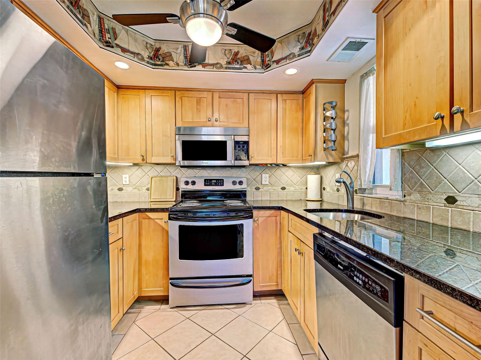 Image 8 of 39 For 19505 Quesada Avenue Ee202