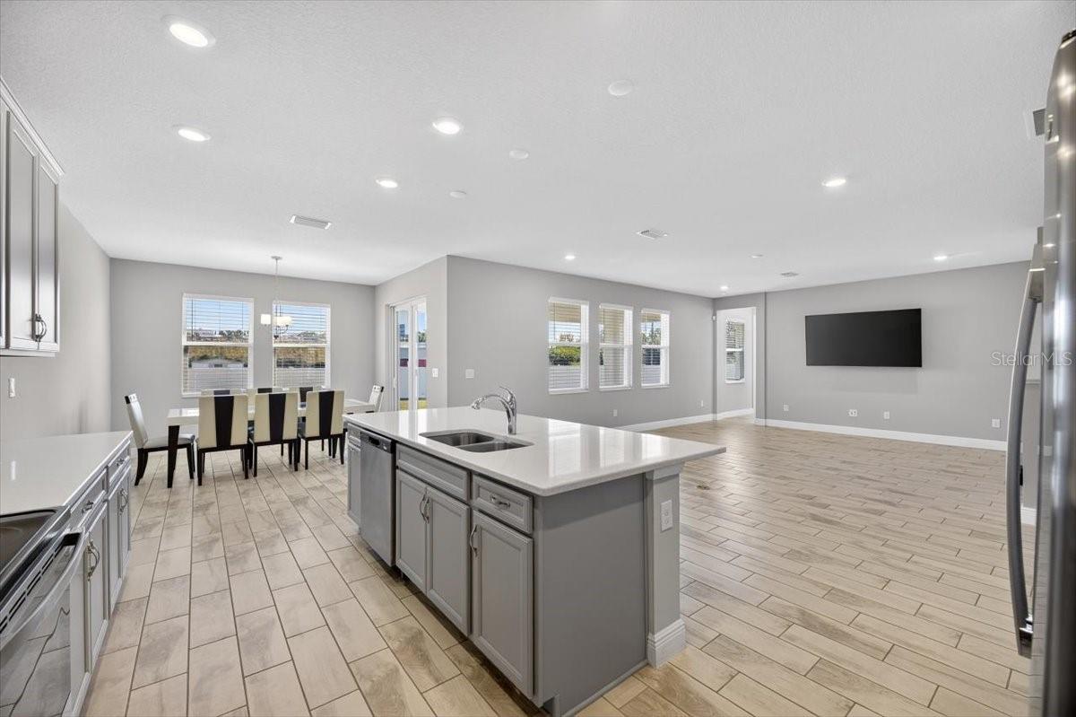 Image 10 of 51 For 8816 Mugnai Street