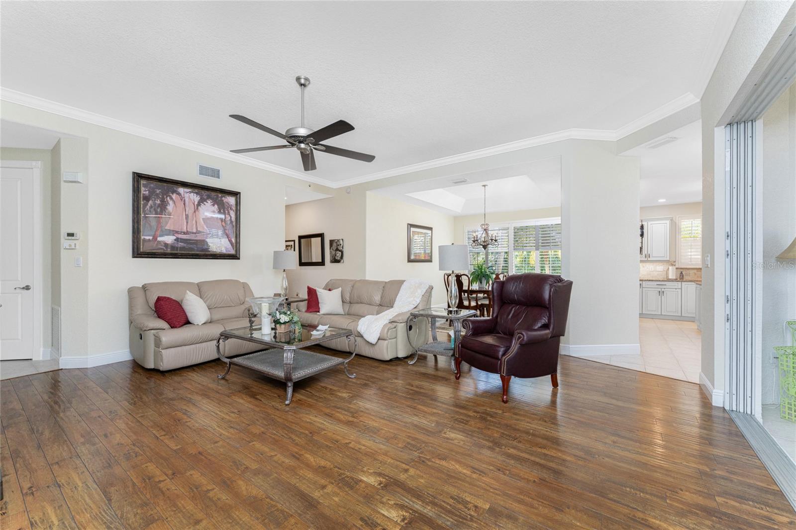 Image 16 of 61 For 197 Tarpon Cove Boulevard 611