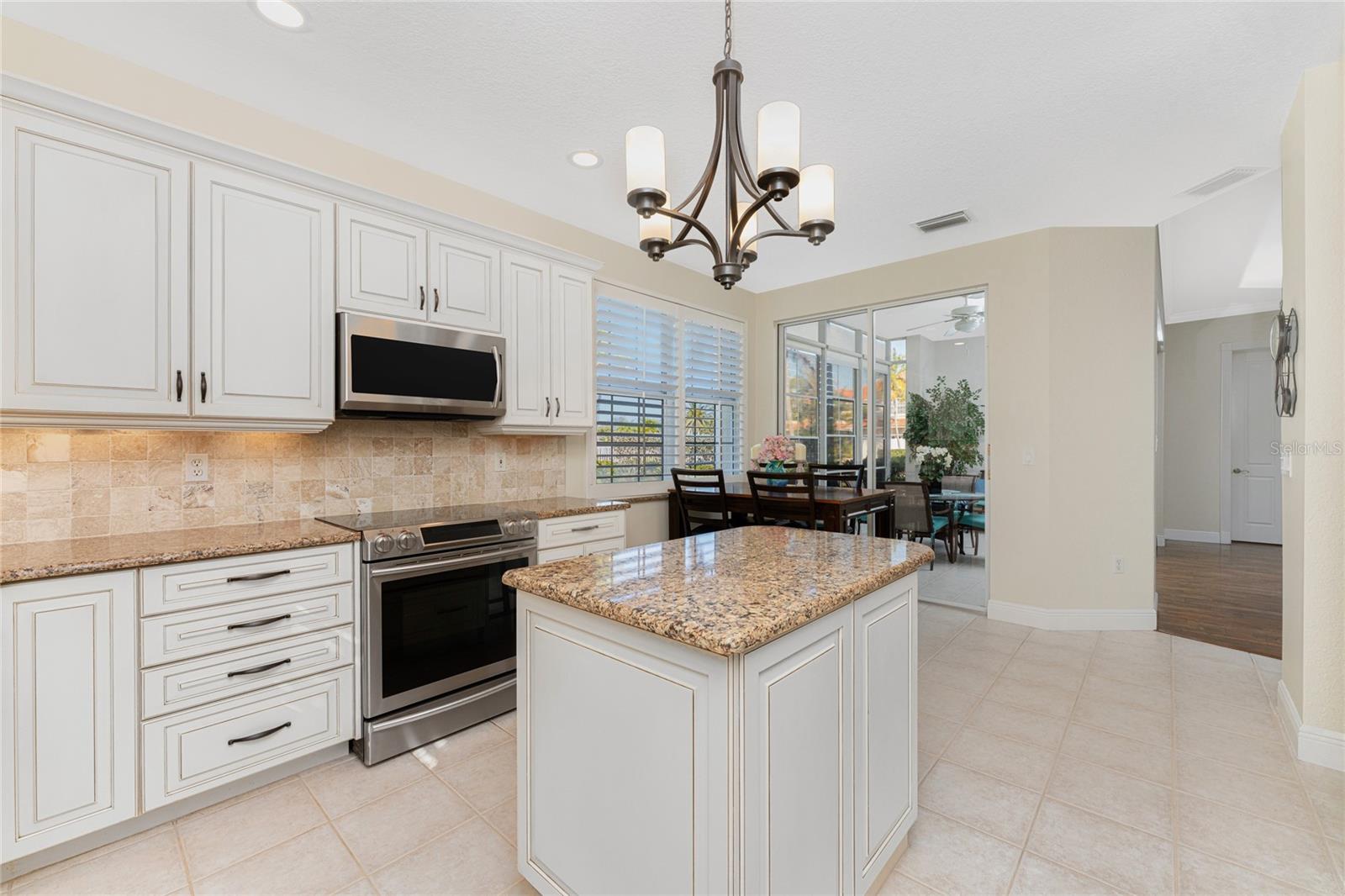 Image 19 of 61 For 197 Tarpon Cove Boulevard 611