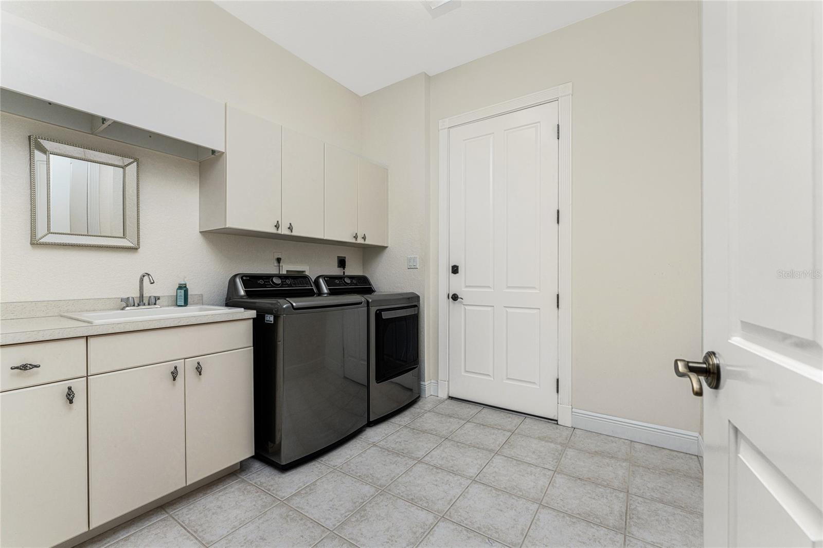 Image 25 of 61 For 197 Tarpon Cove Boulevard 611