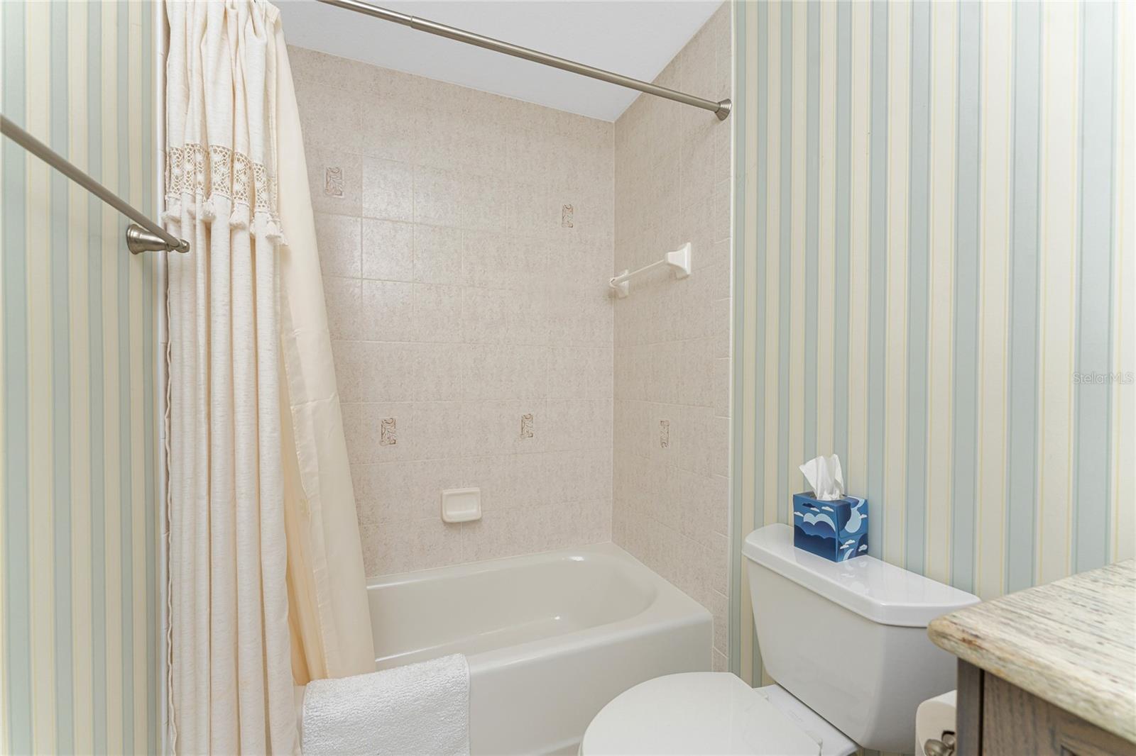 Image 32 of 61 For 197 Tarpon Cove Boulevard 611