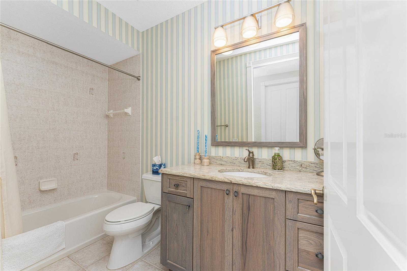 Image 33 of 61 For 197 Tarpon Cove Boulevard 611