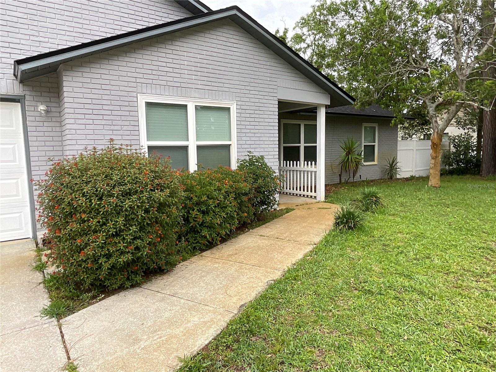 Image 4 of 48 For 41 Brewster Lane