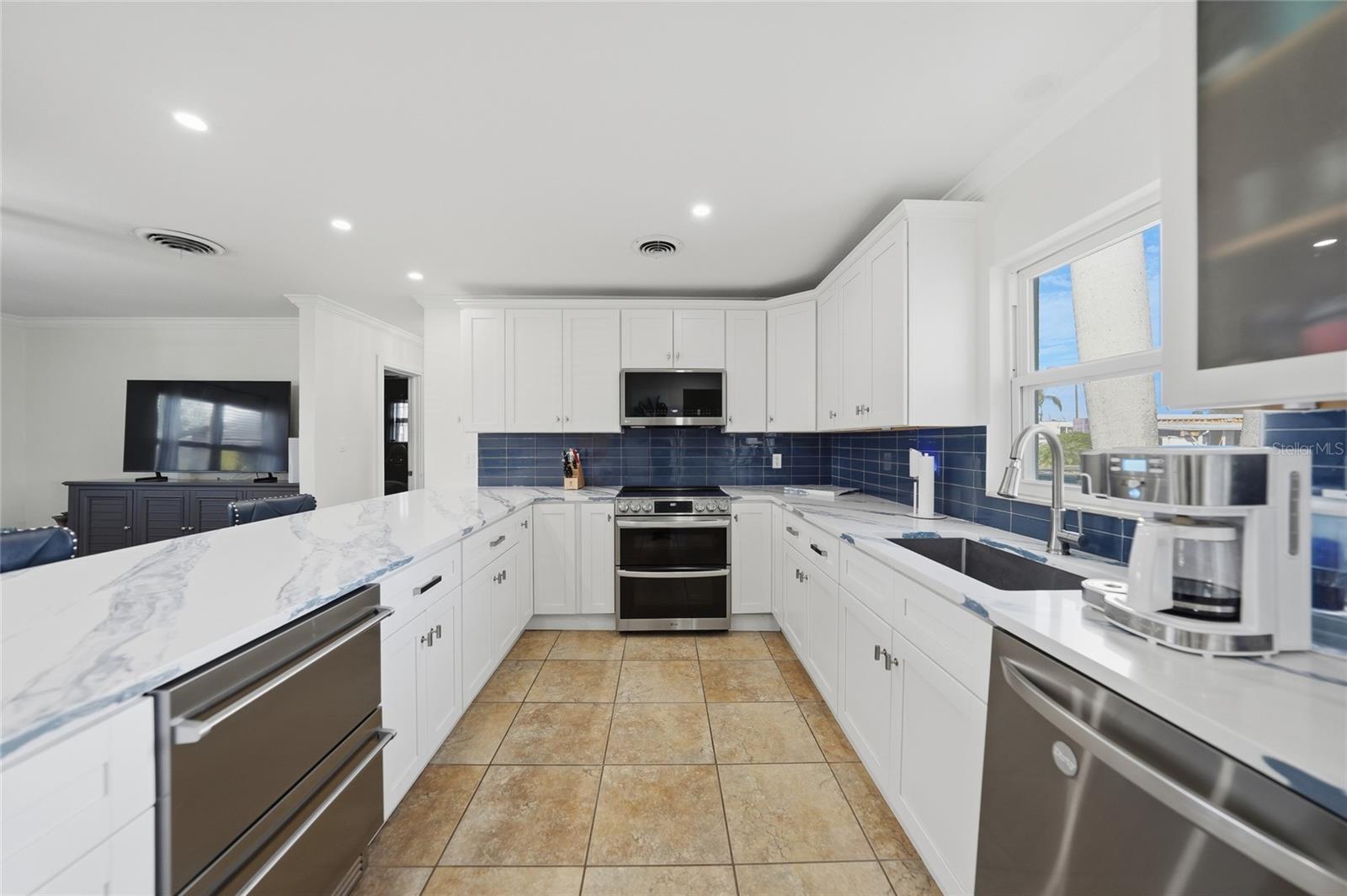 Image 15 of 47 For 8416 Riverside Drive