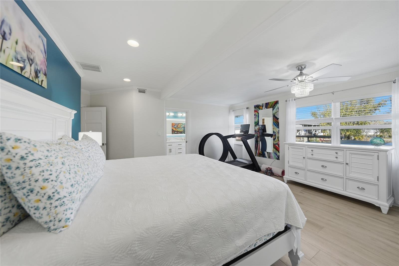 Image 18 of 47 For 8416 Riverside Drive