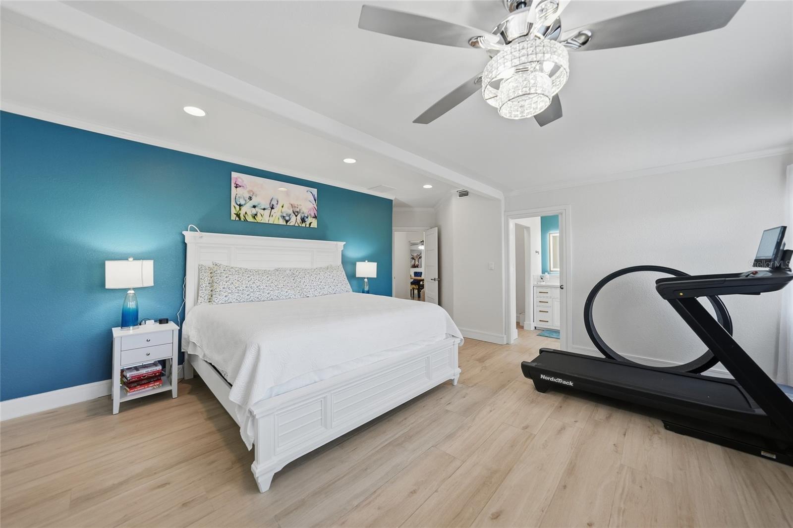 Image 19 of 47 For 8416 Riverside Drive