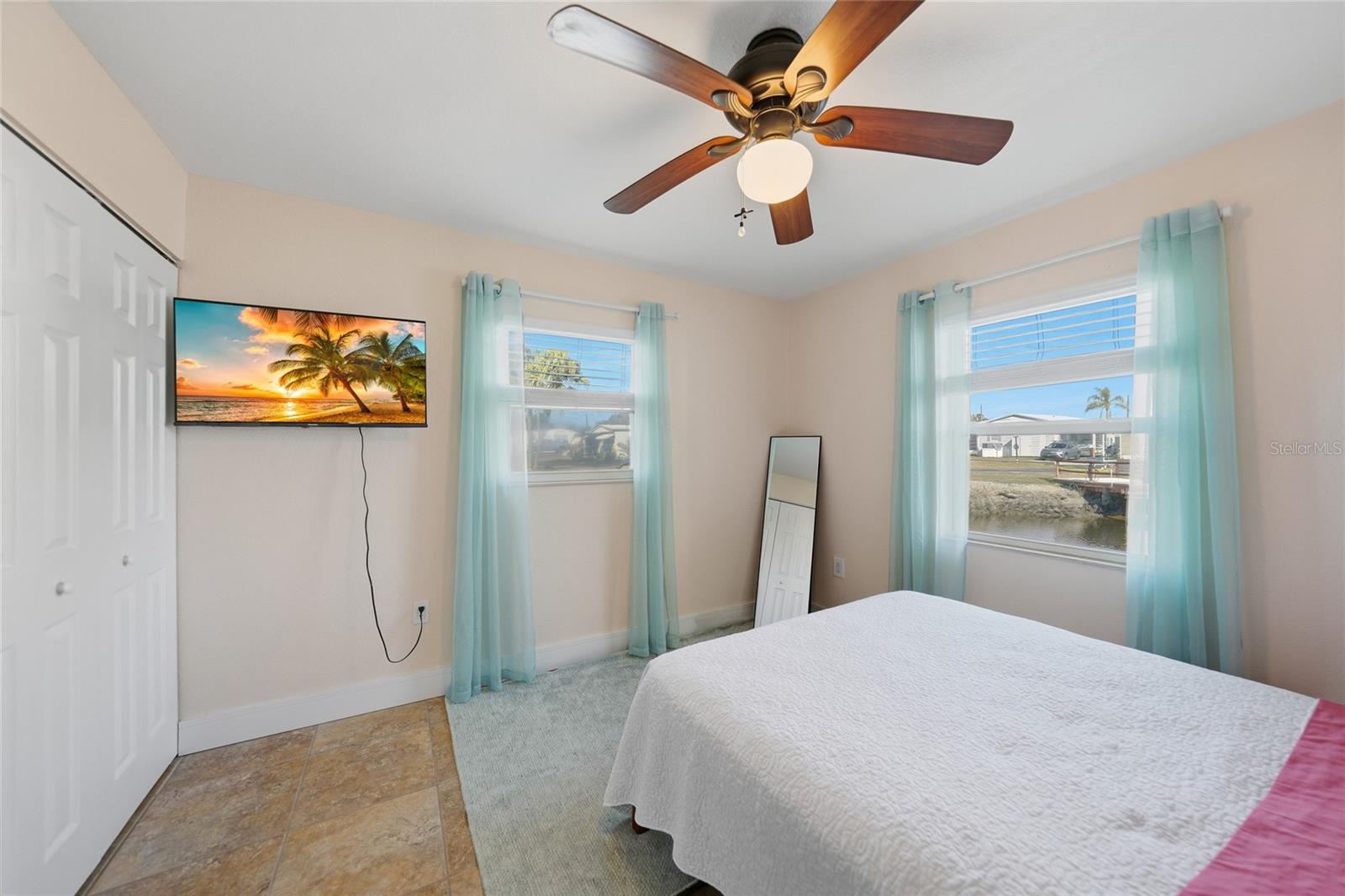 Image 26 of 47 For 8416 Riverside Drive