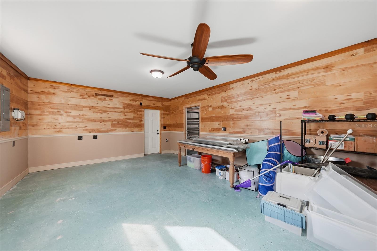 Image 32 of 47 For 8416 Riverside Drive