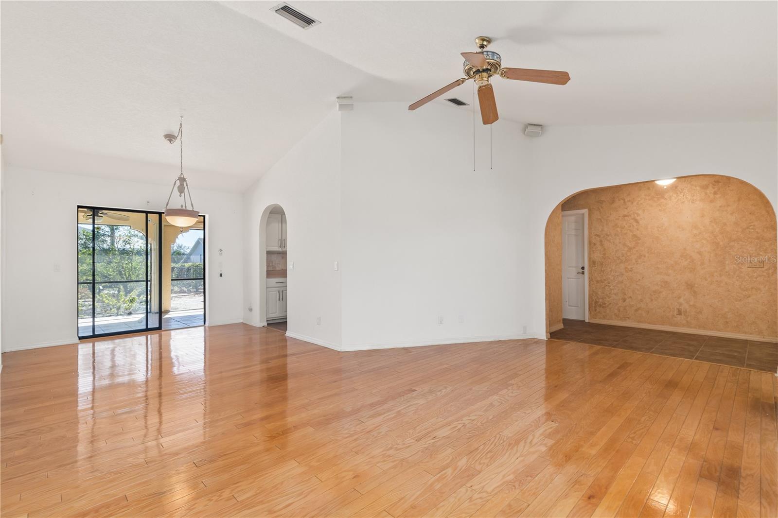 Image 17 of 53 For 26145 Dunedin Court