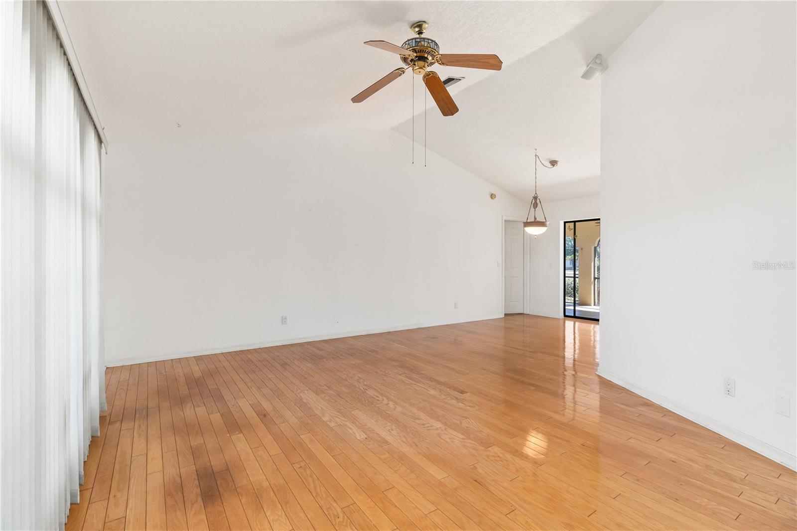 Image 19 of 53 For 26145 Dunedin Court