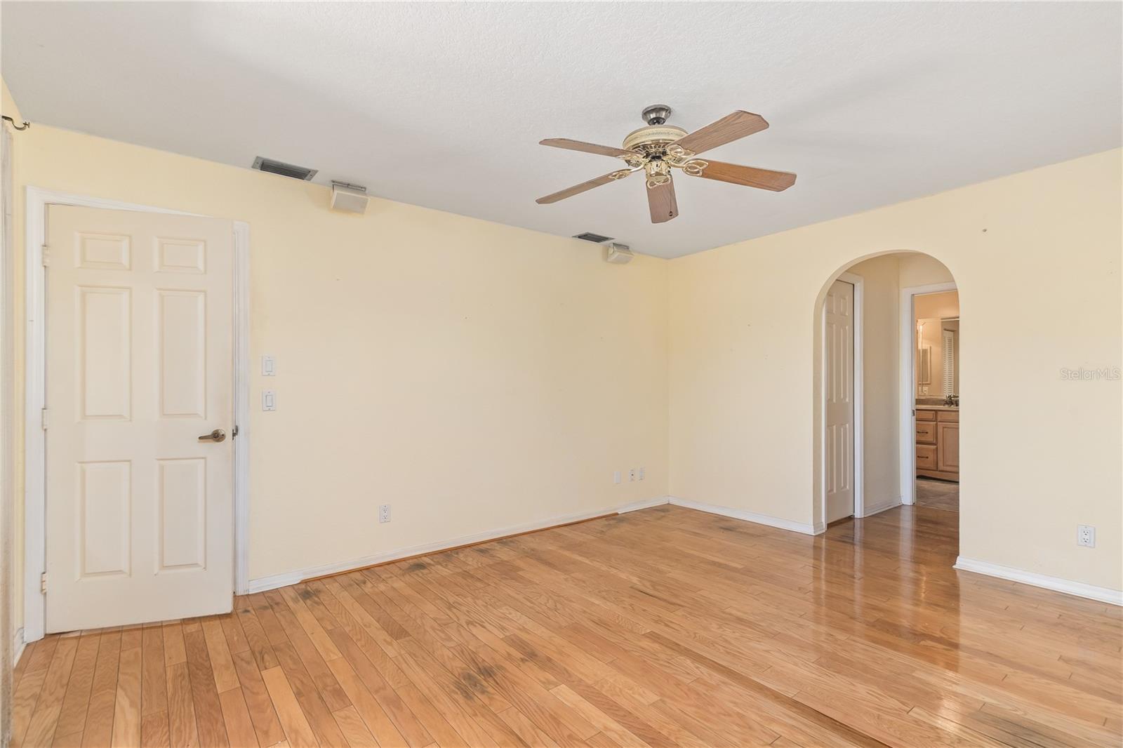 Image 20 of 53 For 26145 Dunedin Court