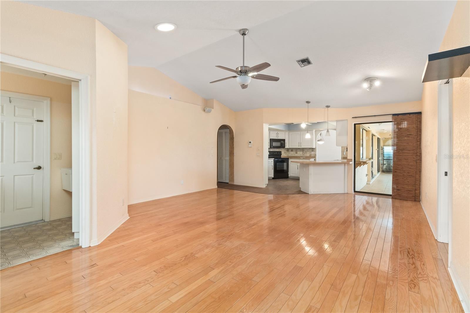 Image 24 of 53 For 26145 Dunedin Court