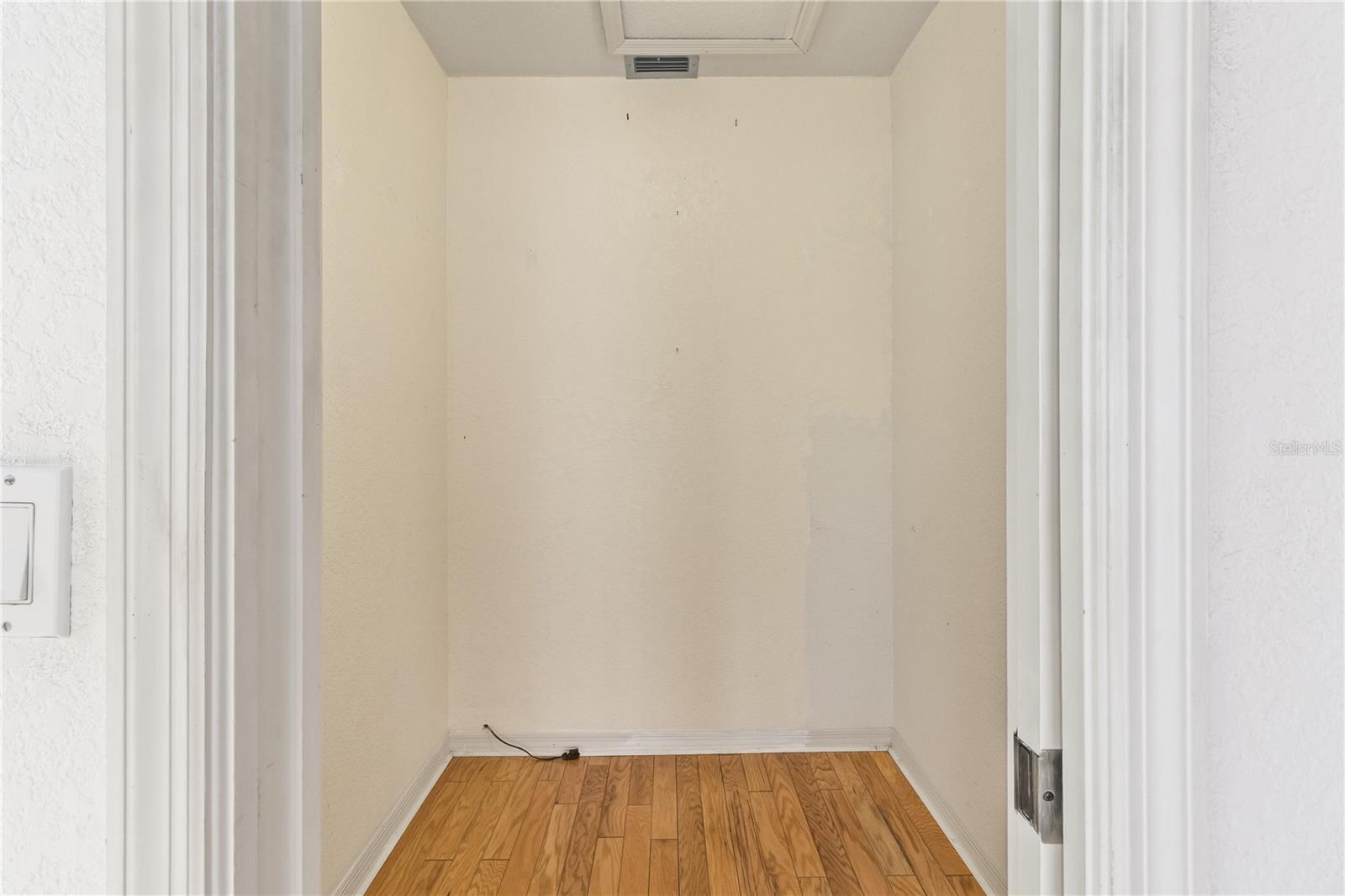 Image 34 of 53 For 26145 Dunedin Court