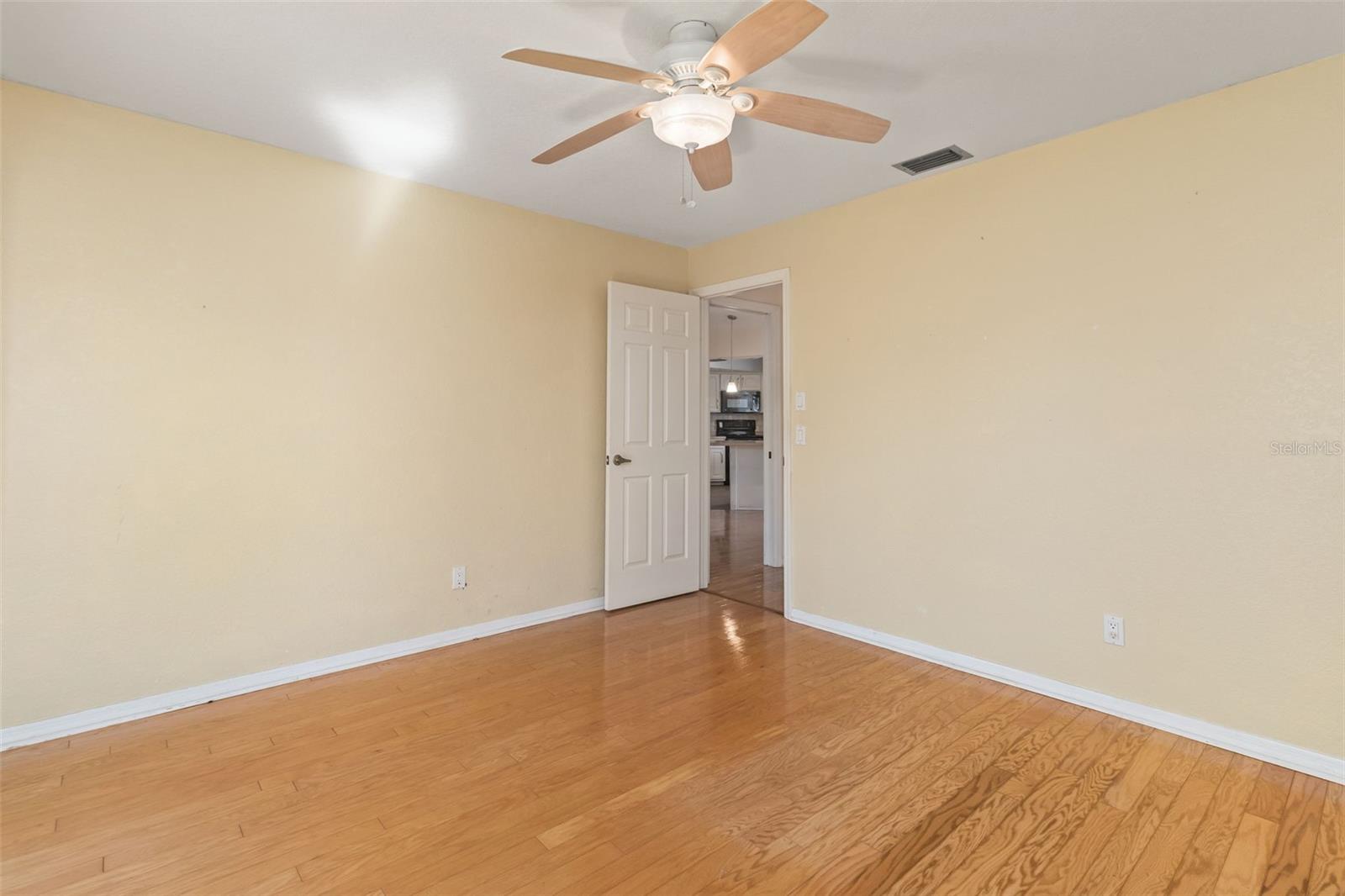 Image 40 of 53 For 26145 Dunedin Court