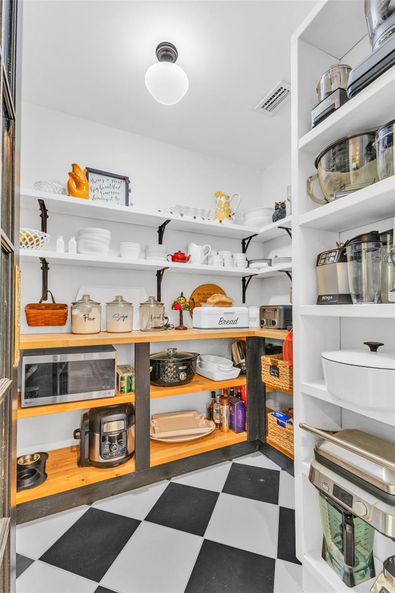 Image 15 of 61 For 12473 Birtle Avenue