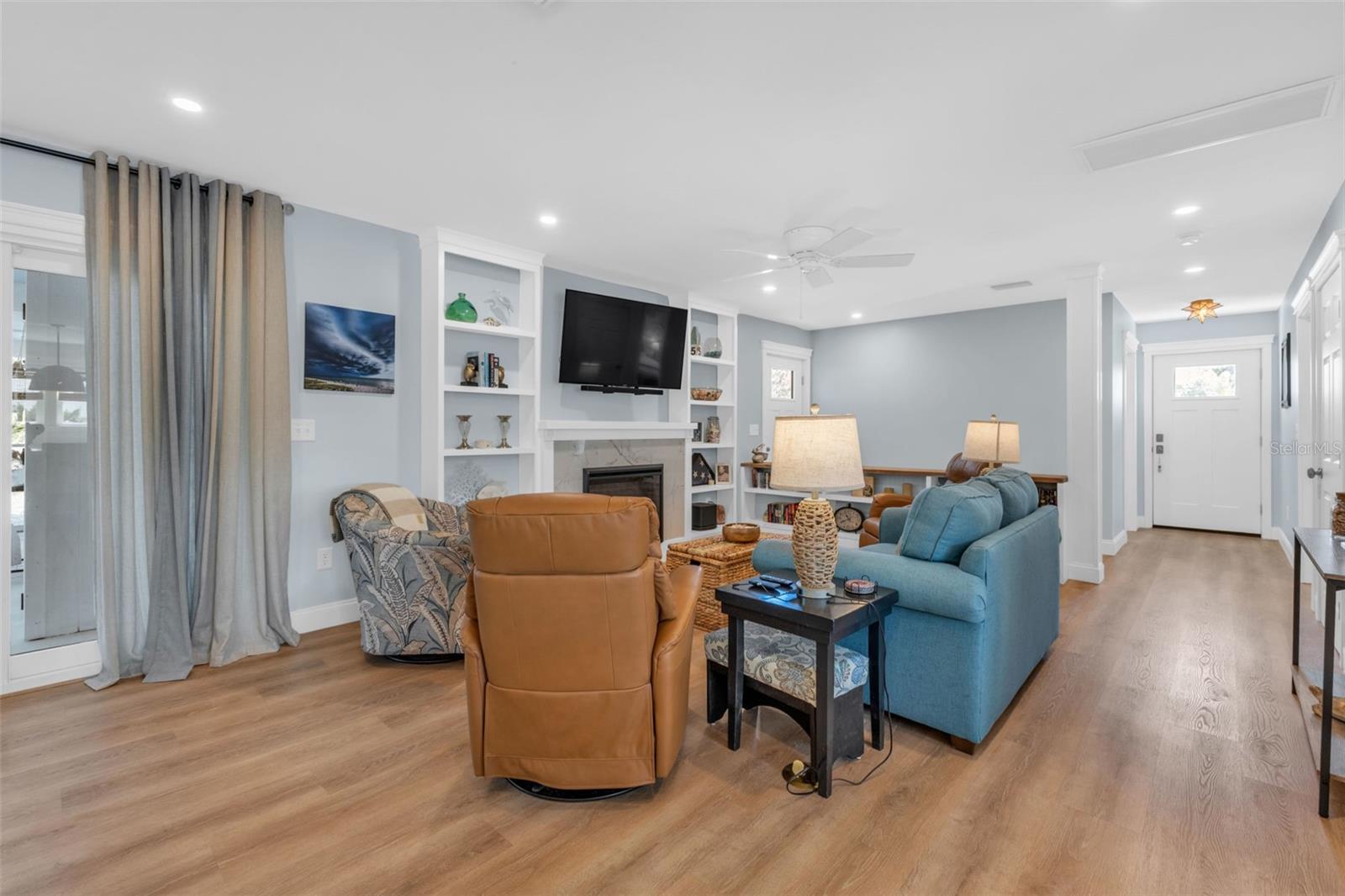 Image 18 of 61 For 12473 Birtle Avenue