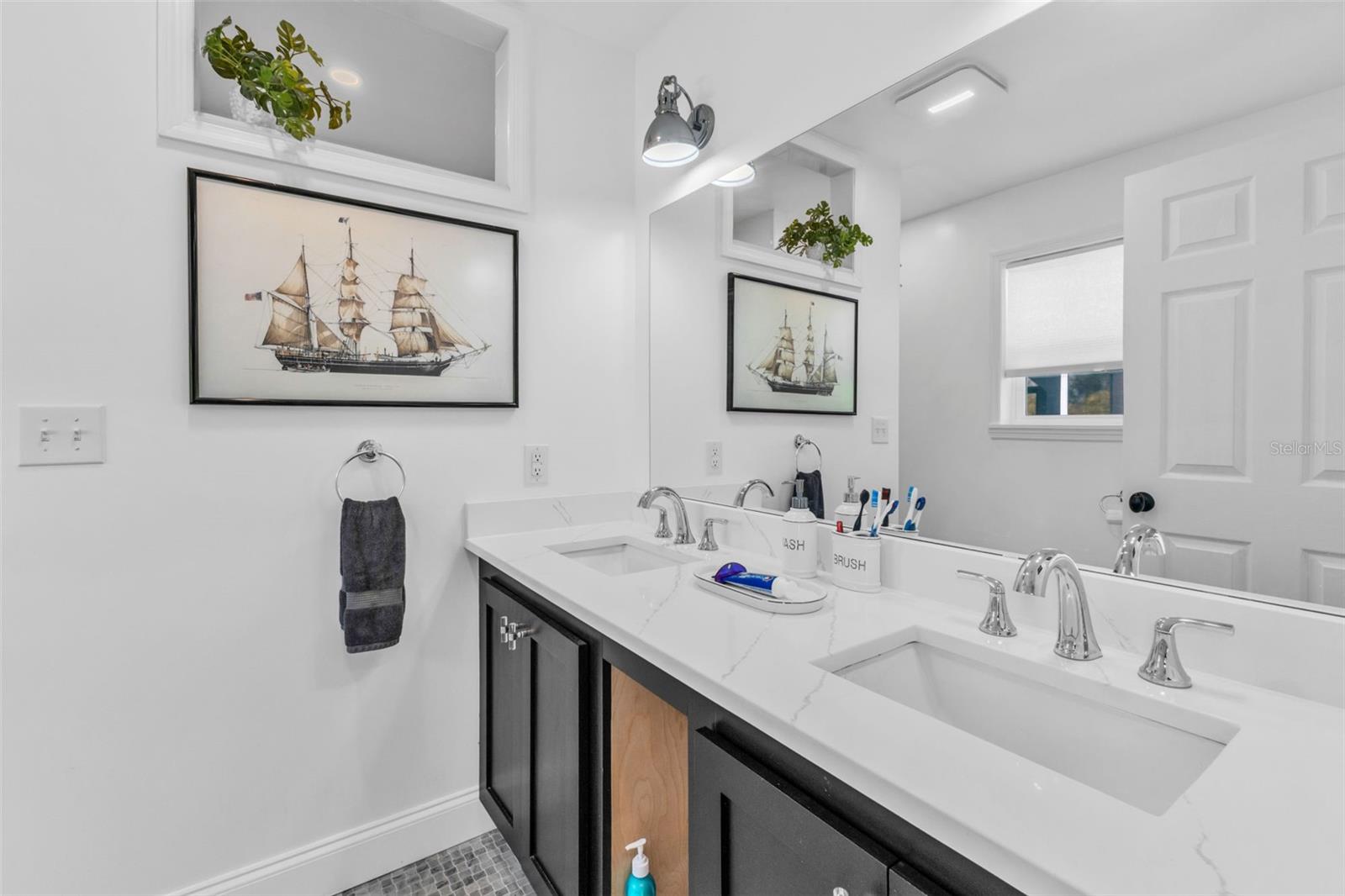 Image 38 of 61 For 12473 Birtle Avenue