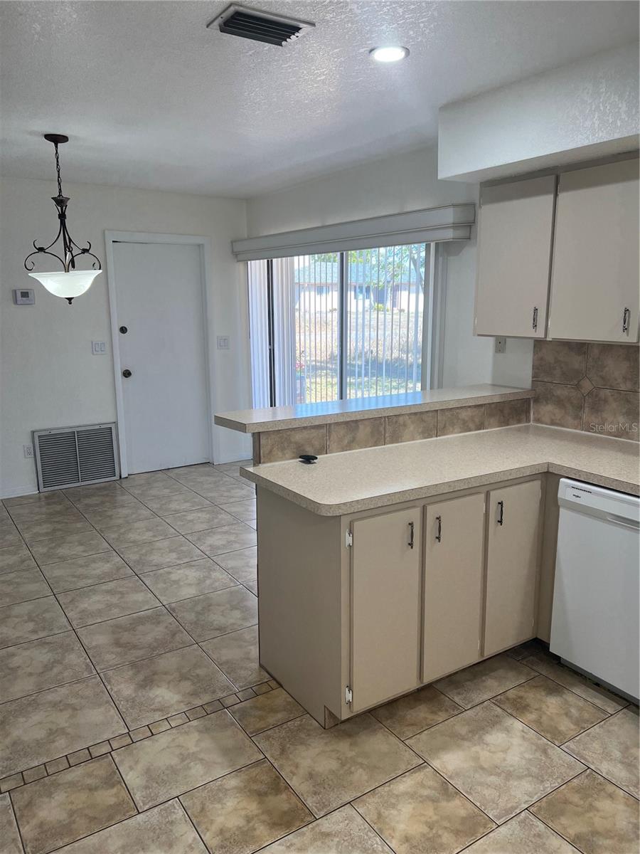 Image 6 of 19 For 355 Spring Lake Boulevard Nw