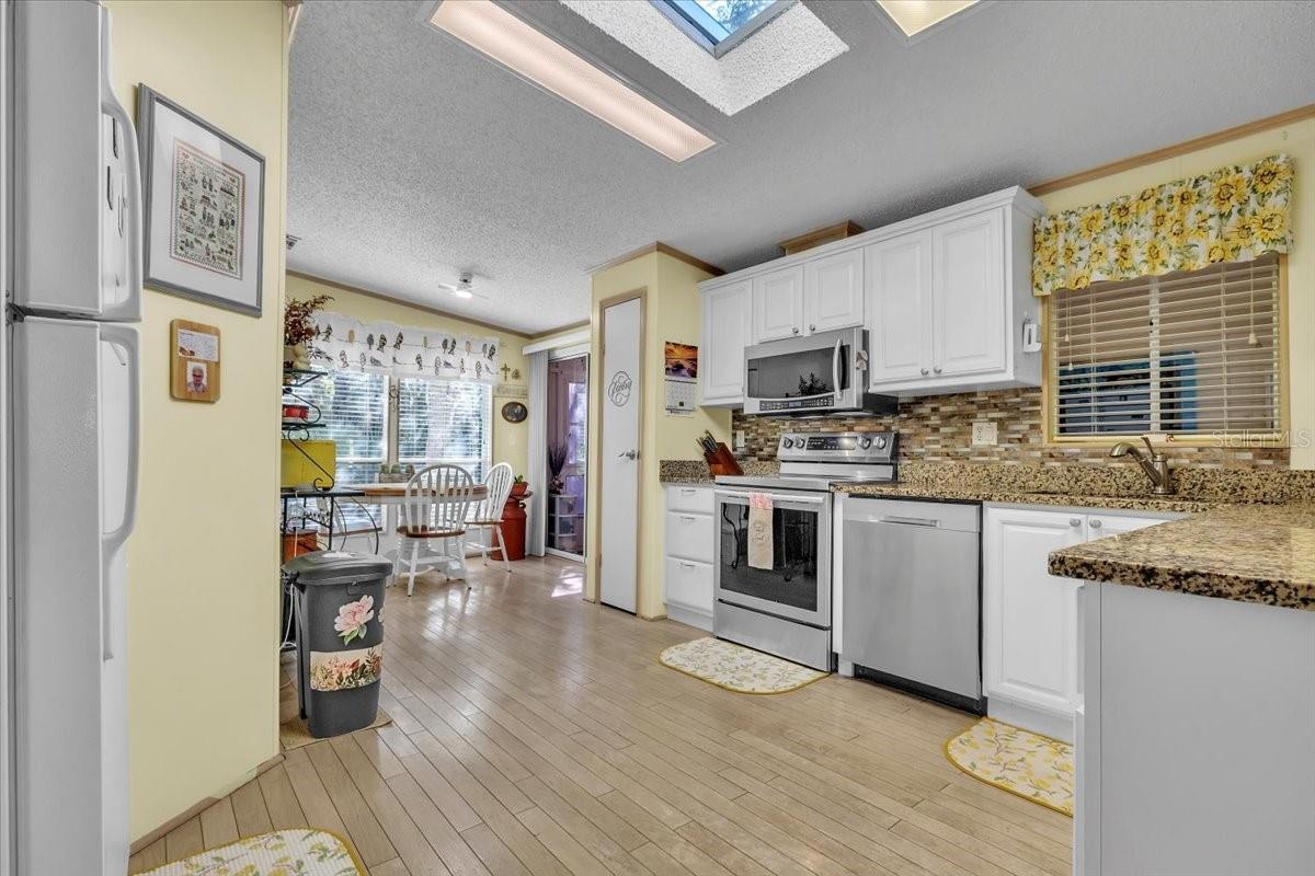 Image 10 of 46 For 27205 Jones Loop Road 41