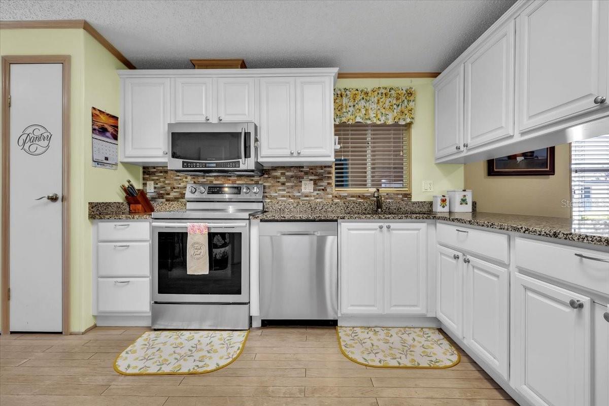 Image 11 of 46 For 27205 Jones Loop Road 41