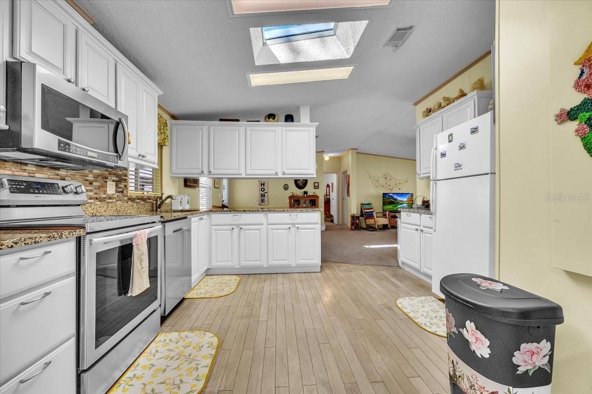 Image 12 of 46 For 27205 Jones Loop Road 41