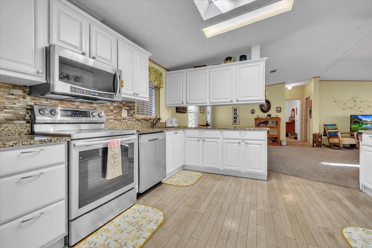 Image 13 of 46 For 27205 Jones Loop Road 41