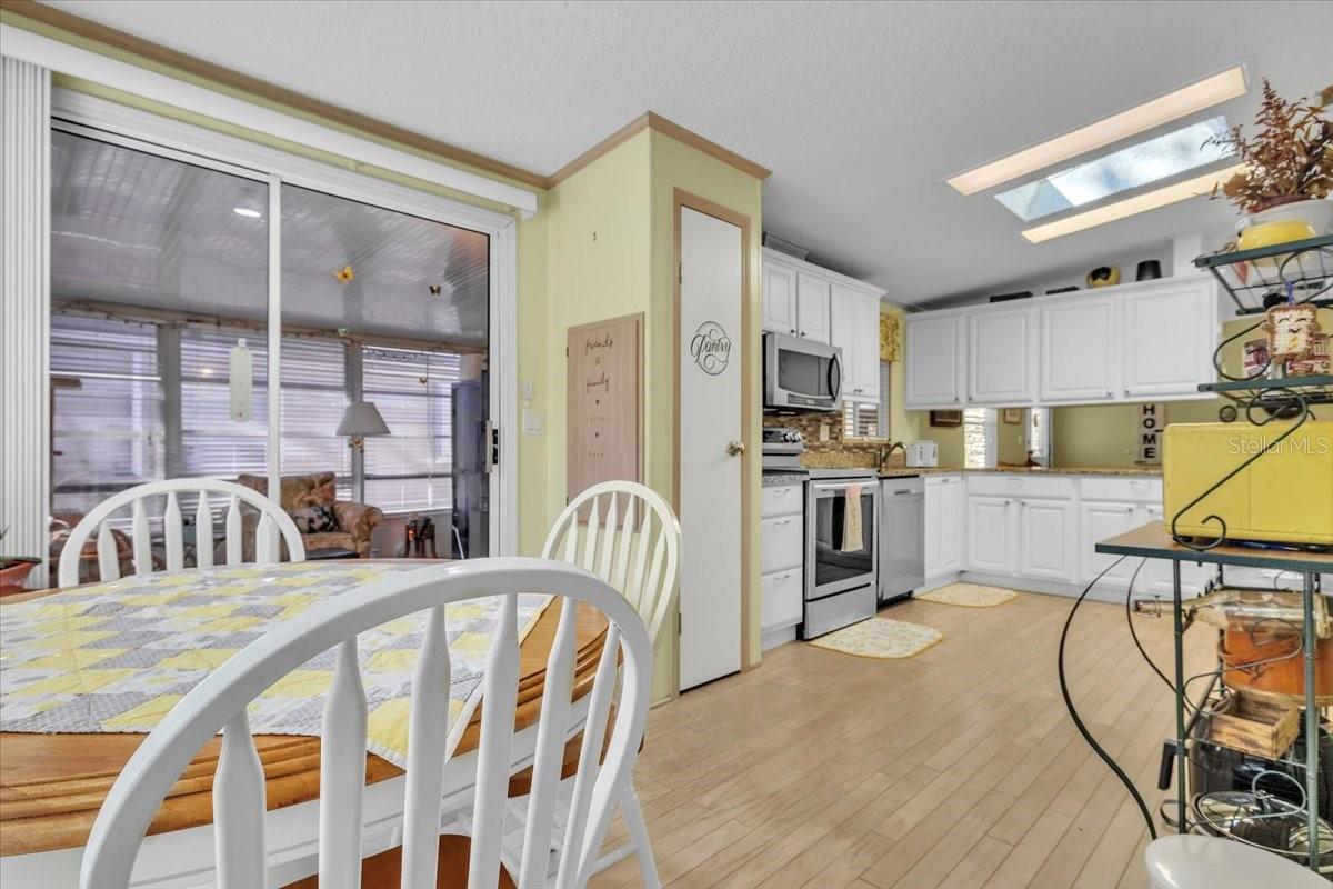 Image 16 of 46 For 27205 Jones Loop Road 41