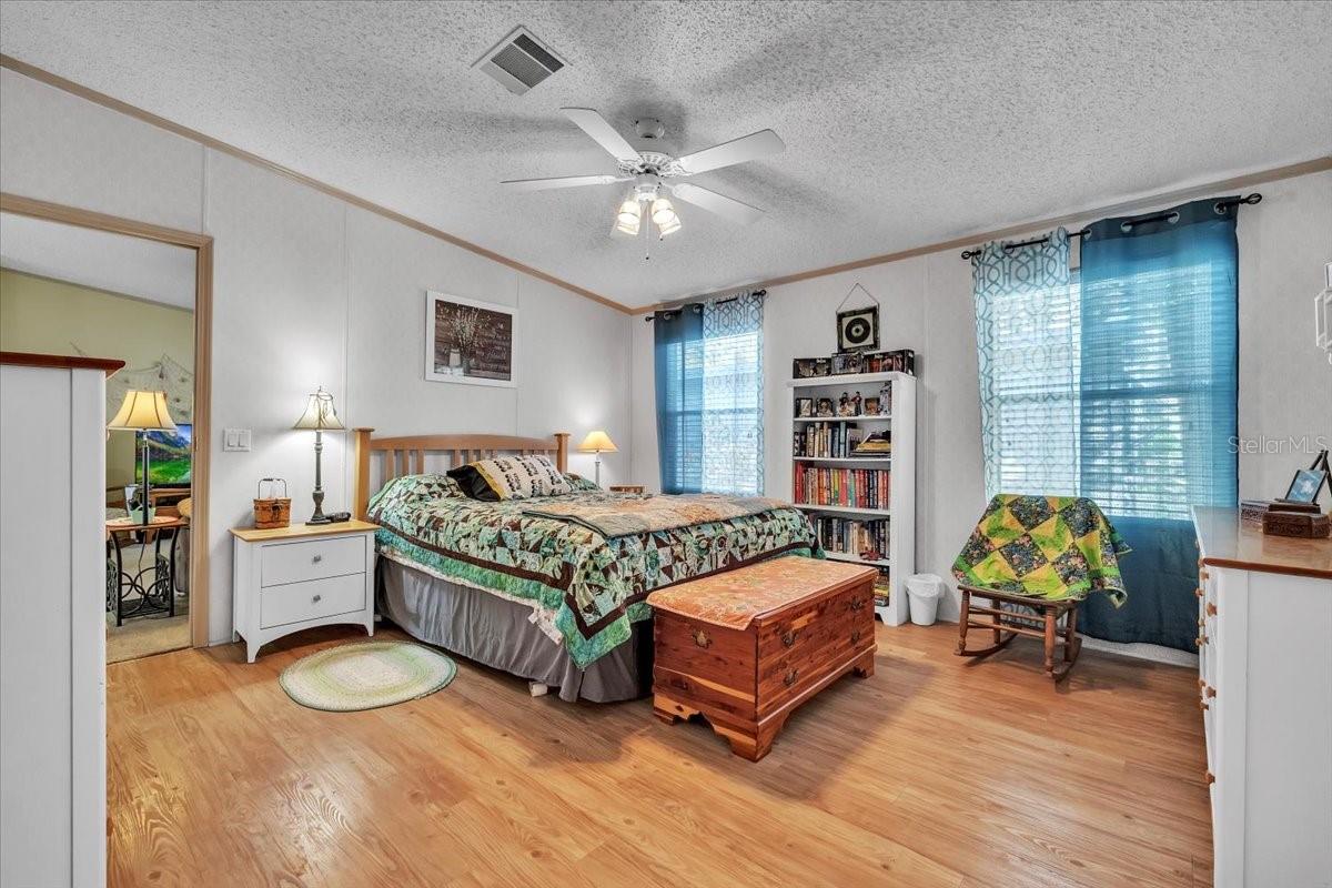 Image 17 of 46 For 27205 Jones Loop Road 41