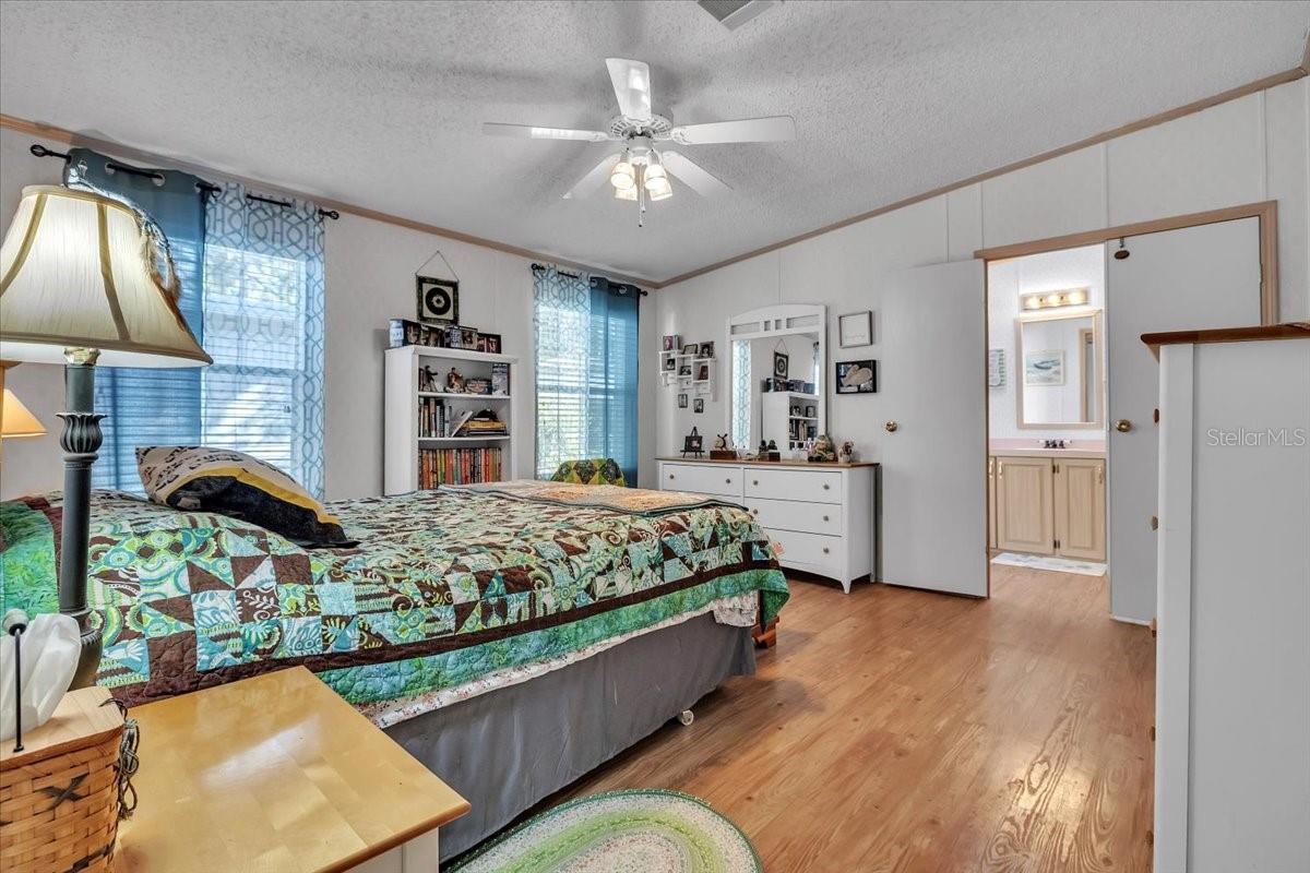 Image 18 of 46 For 27205 Jones Loop Road 41