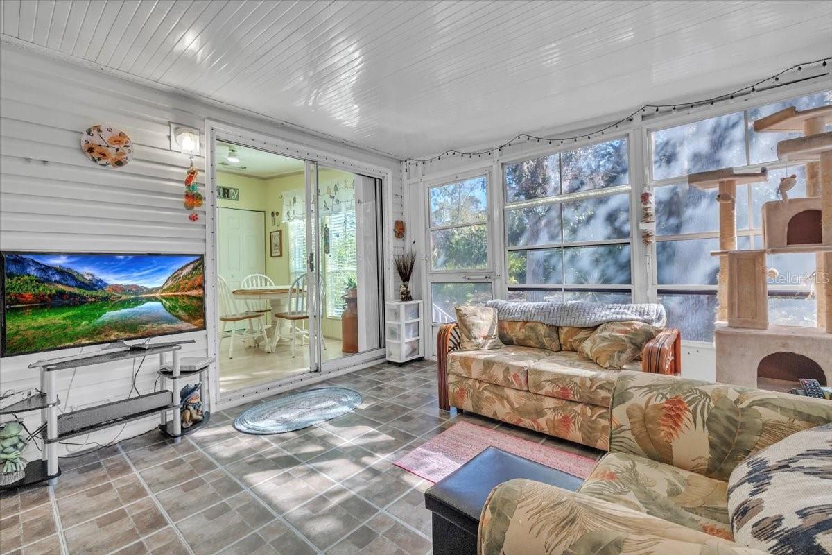 Image 26 of 46 For 27205 Jones Loop Road 41