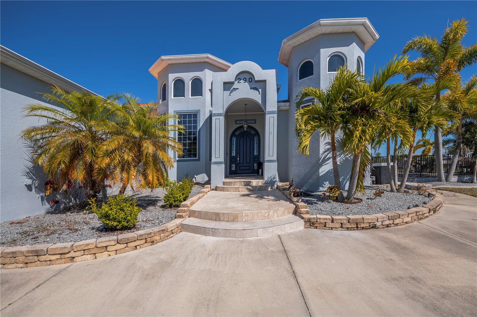 Image 10 of 93 For 290 Tait Terrace Se