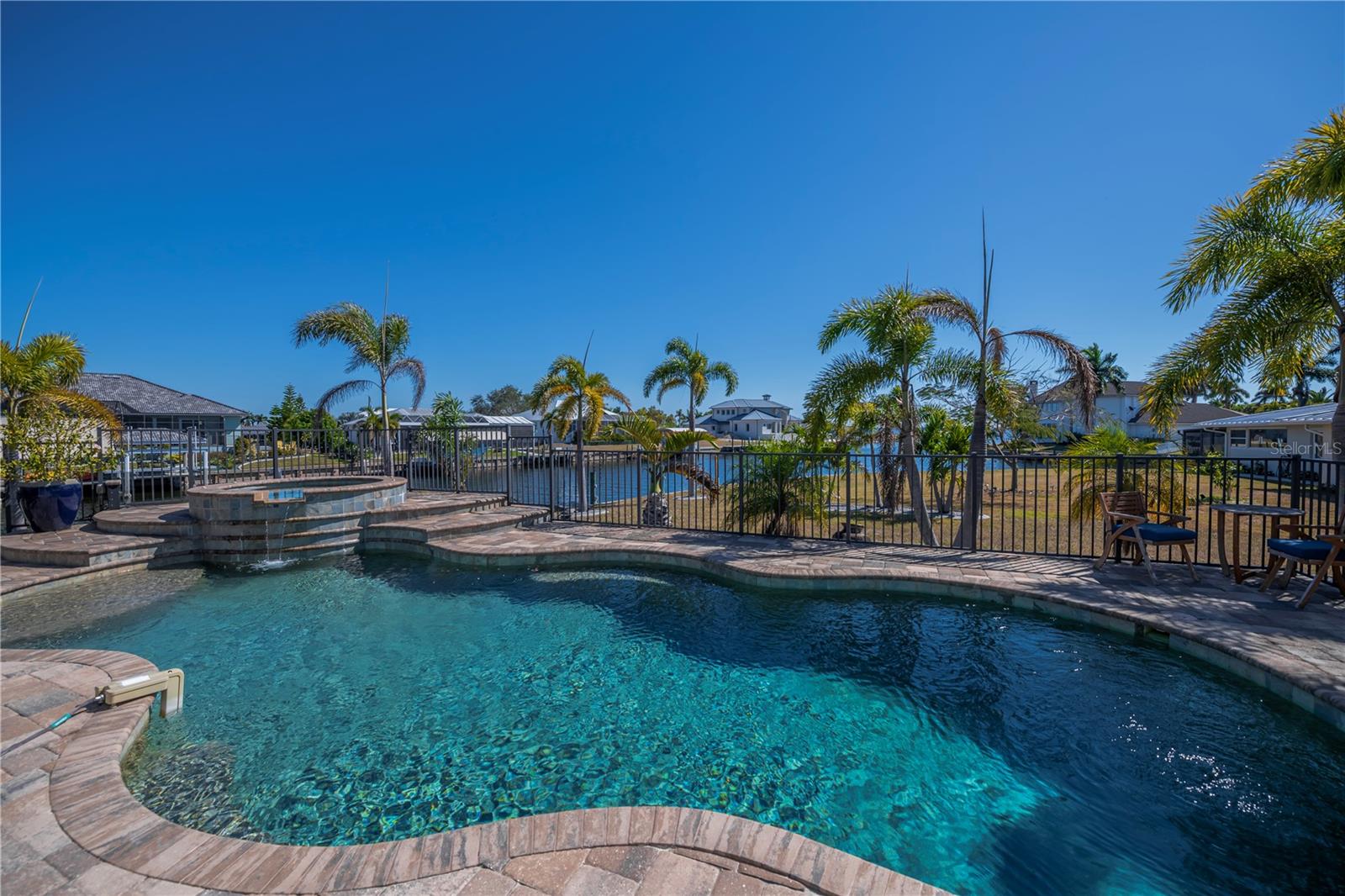 Image 2 of 93 For 290 Tait Terrace Se