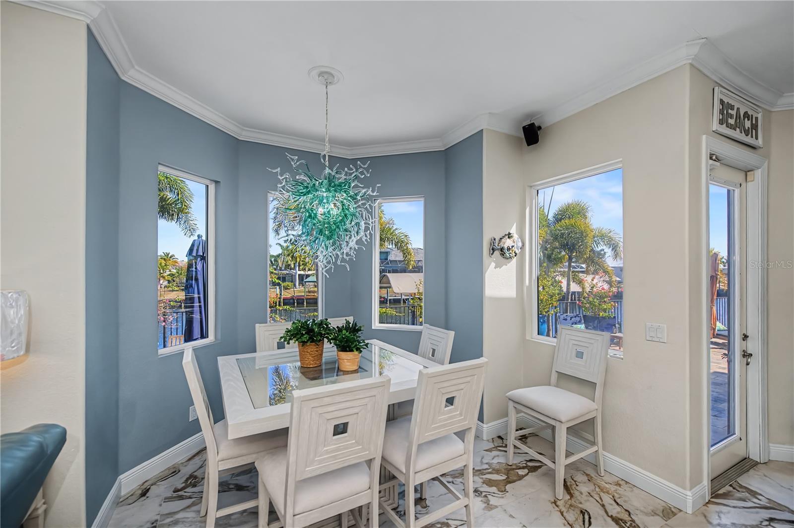 Image 20 of 93 For 290 Tait Terrace Se