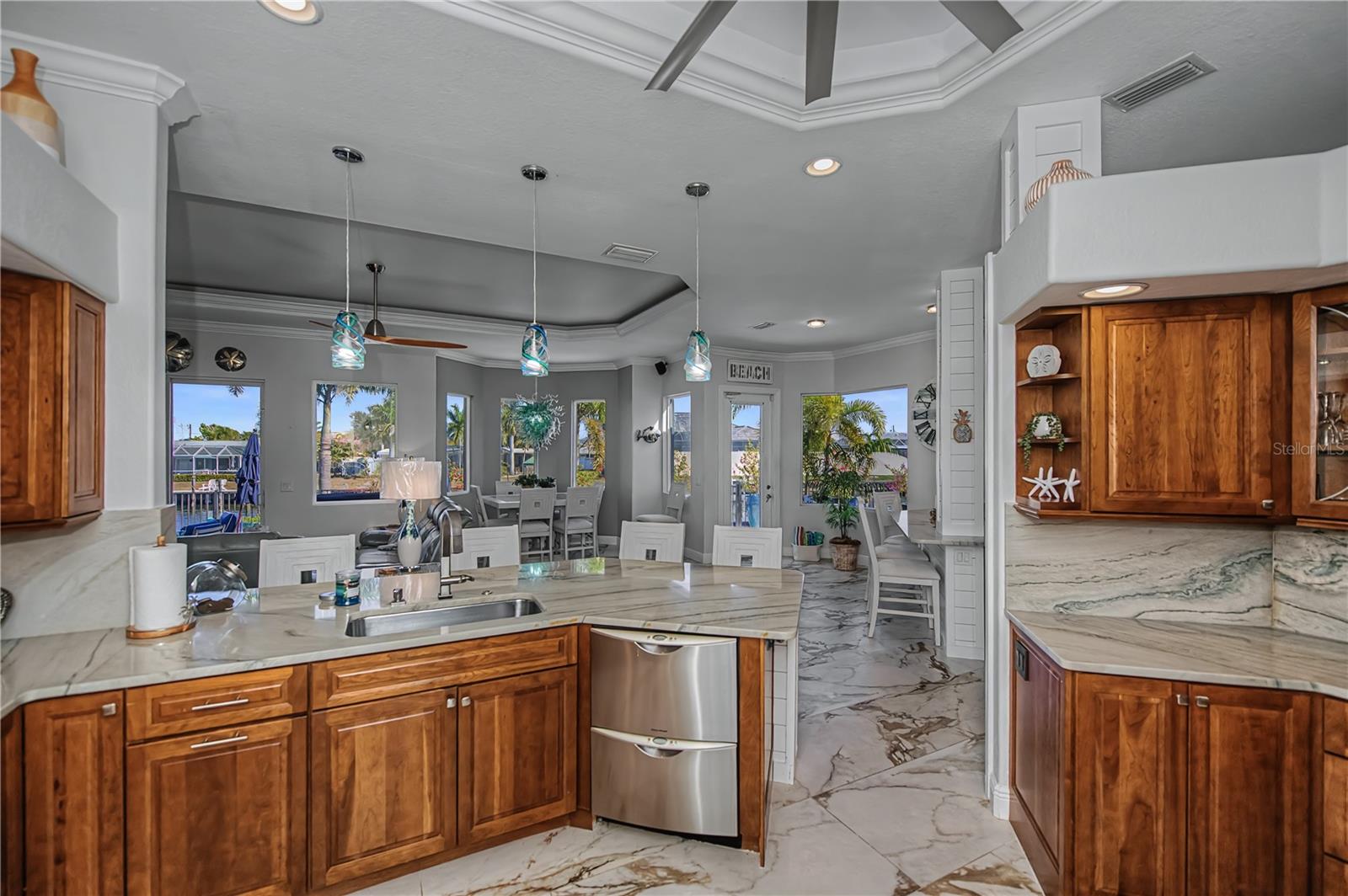 Image 24 of 93 For 290 Tait Terrace Se