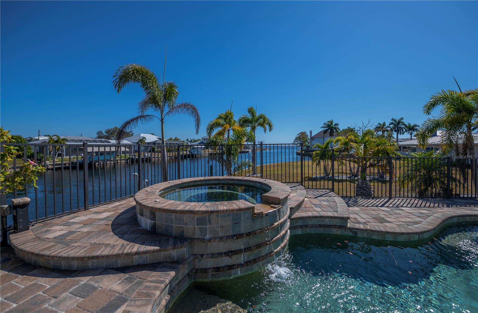 Image 3 of 93 For 290 Tait Terrace Se