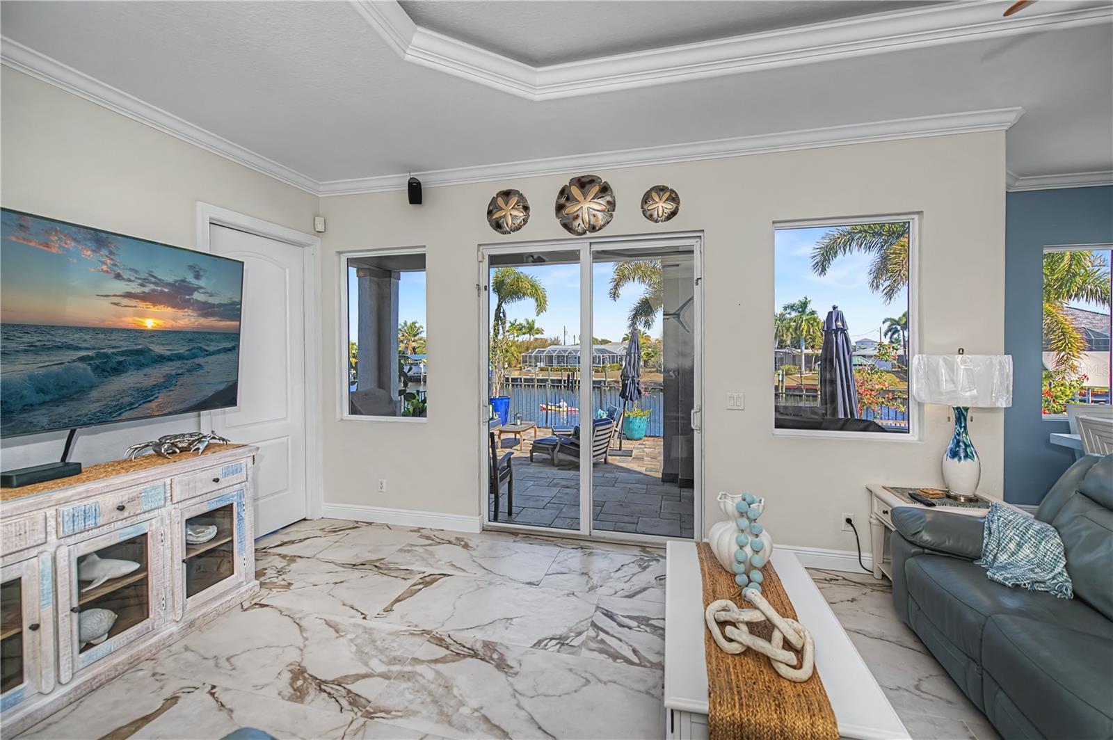 Image 33 of 93 For 290 Tait Terrace Se