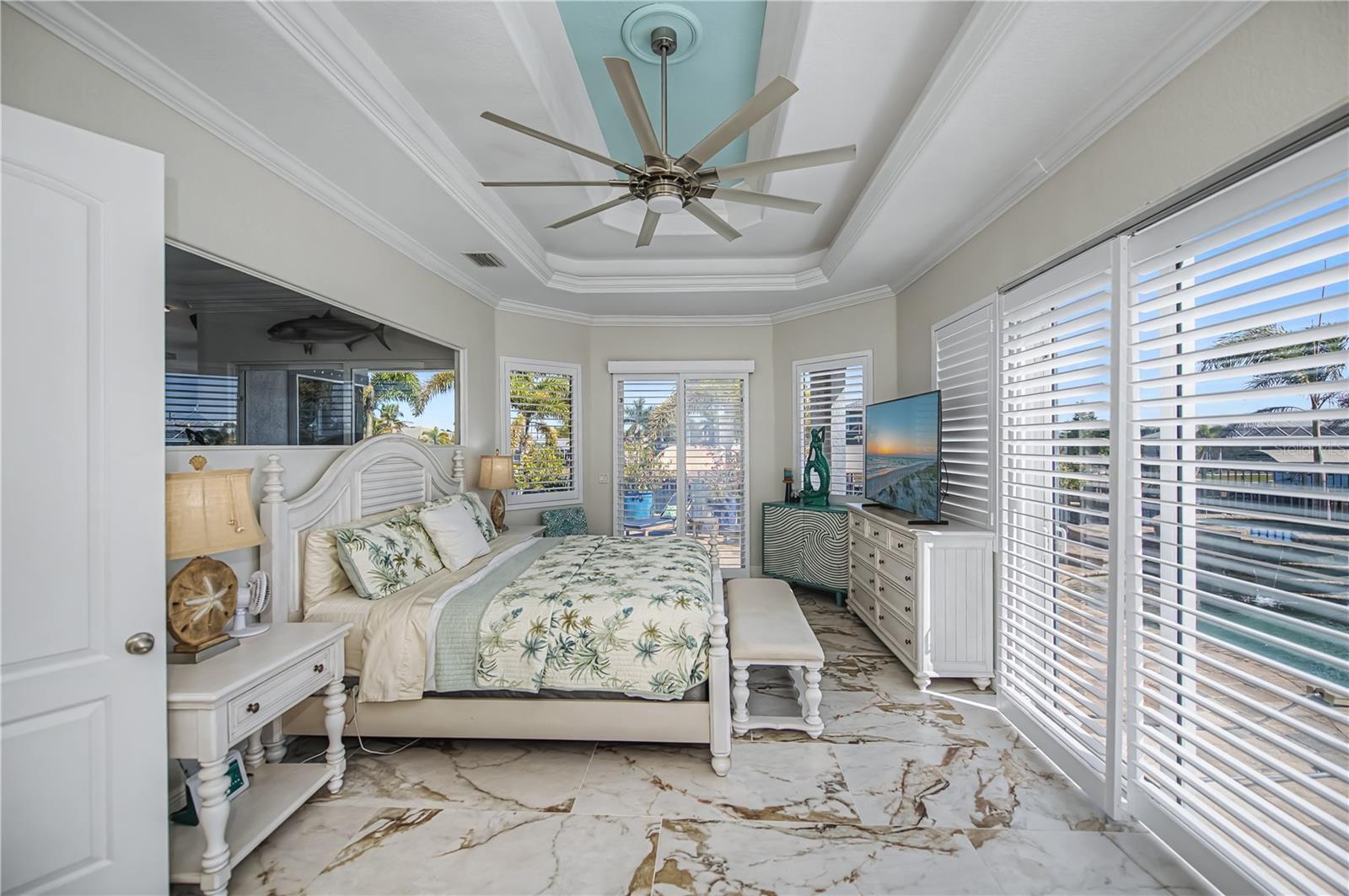 Image 38 of 93 For 290 Tait Terrace Se