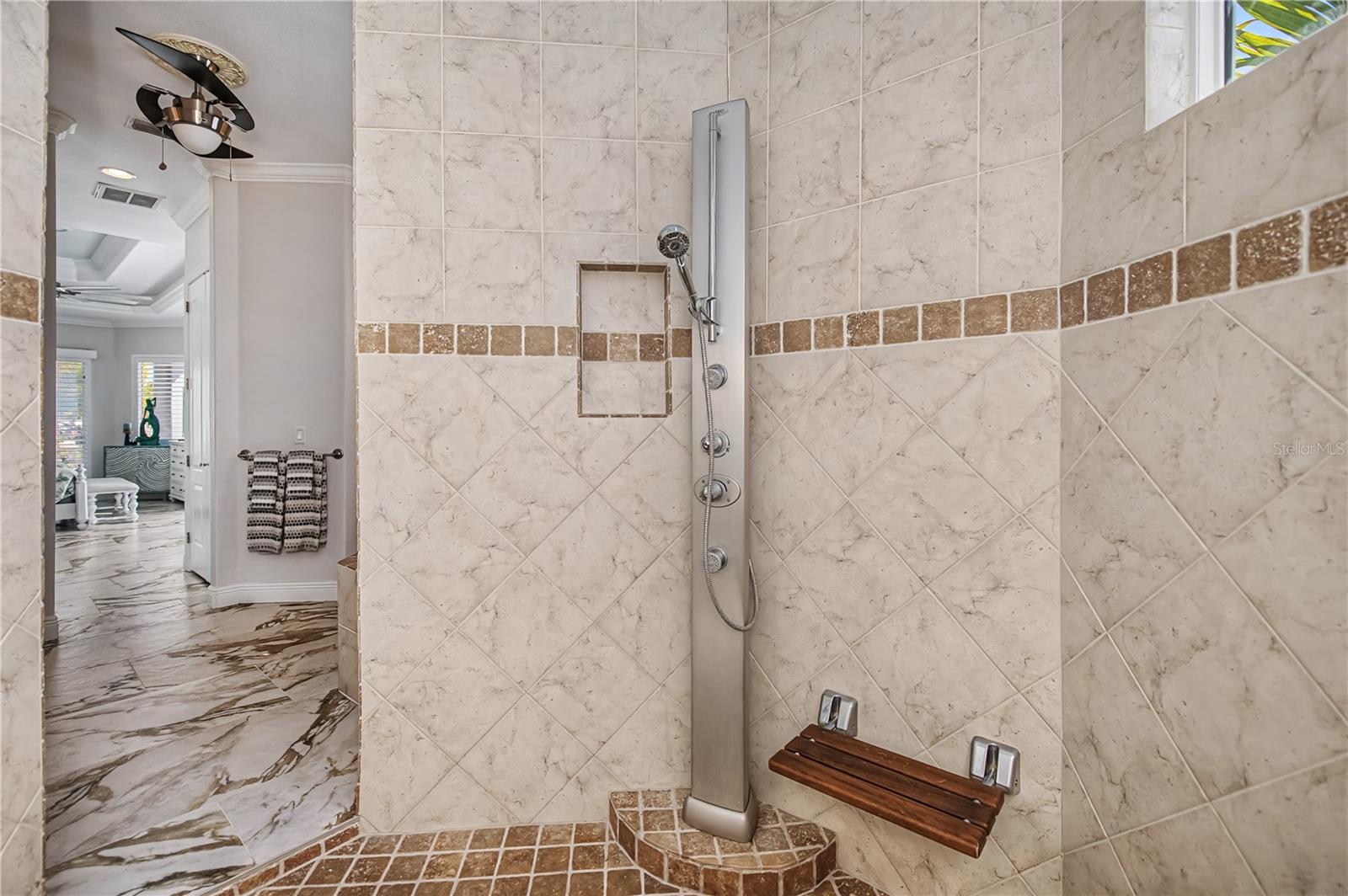 Image 40 of 93 For 290 Tait Terrace Se