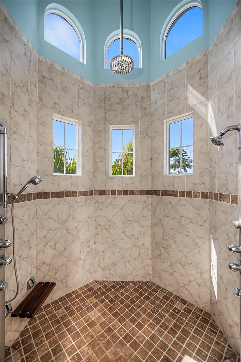 Image 41 of 93 For 290 Tait Terrace Se