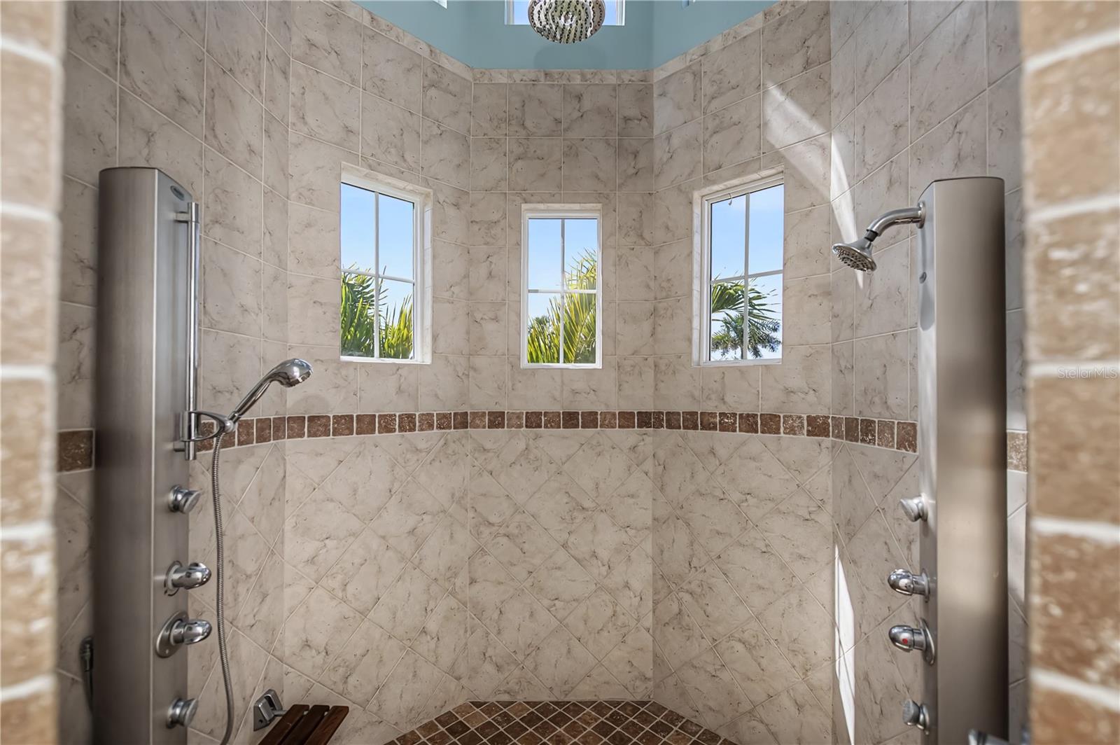 Image 43 of 93 For 290 Tait Terrace Se