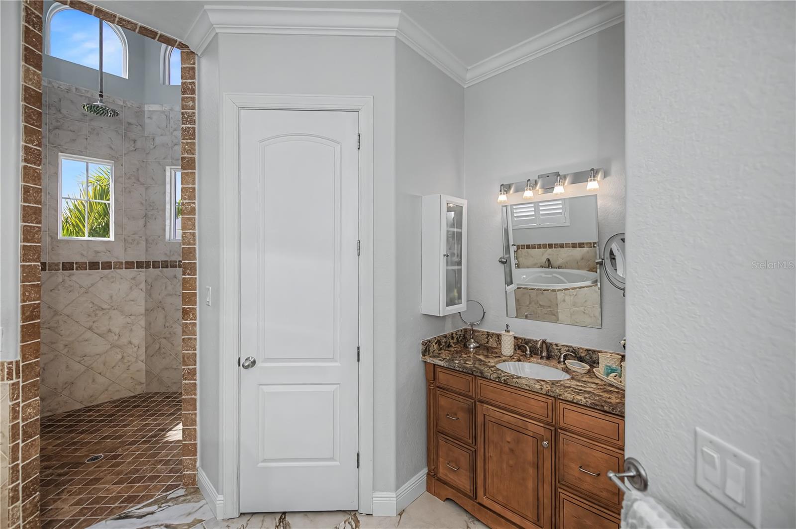 Image 45 of 93 For 290 Tait Terrace Se