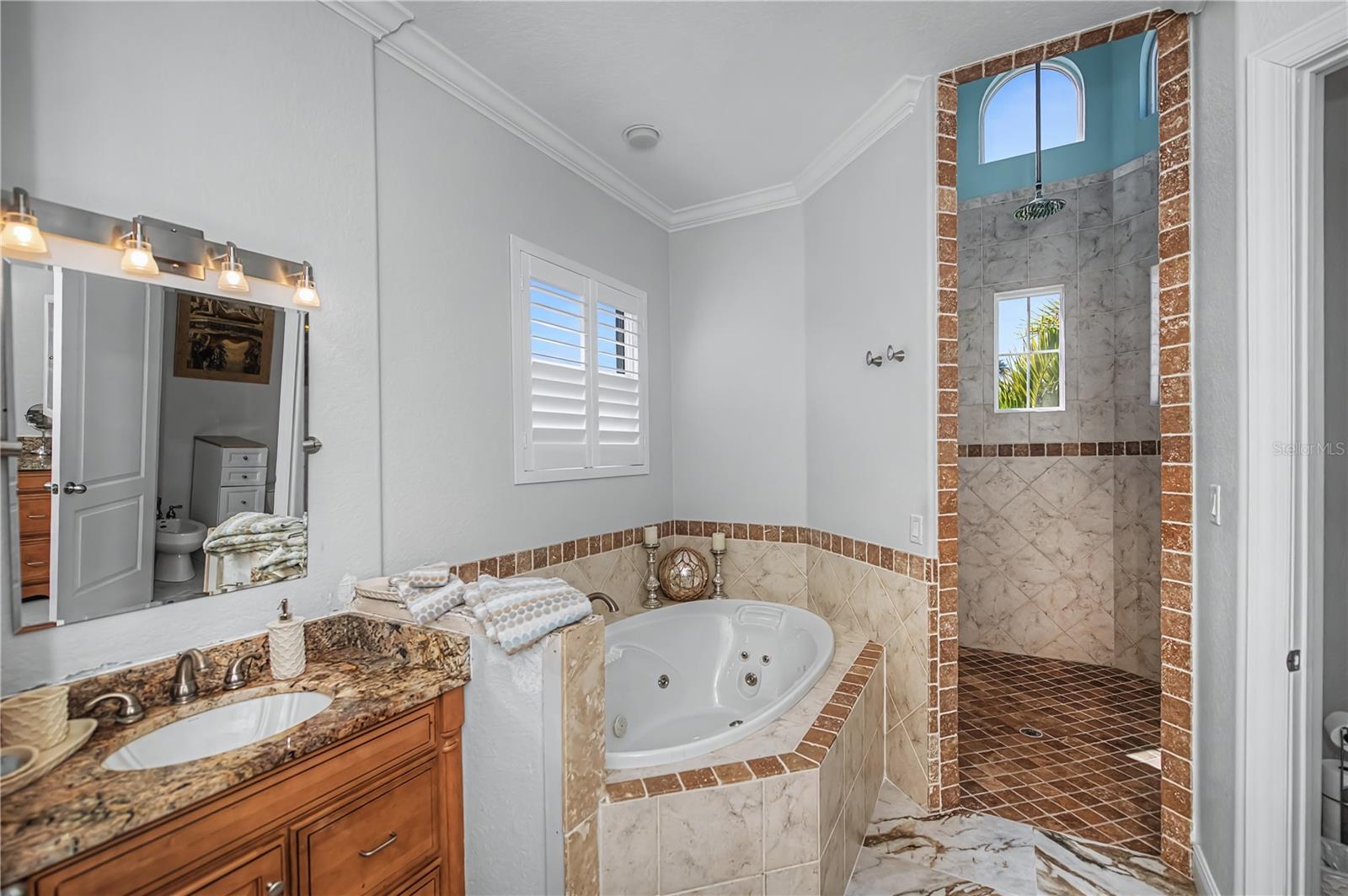 Image 46 of 93 For 290 Tait Terrace Se