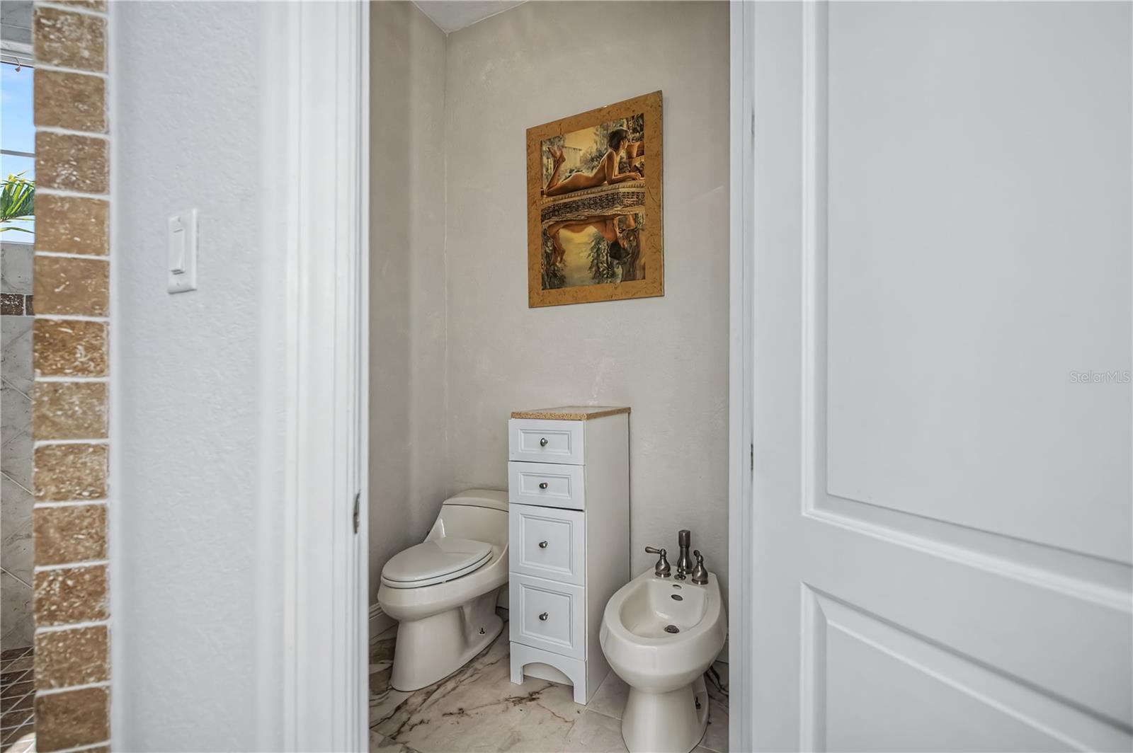 Image 47 of 93 For 290 Tait Terrace Se