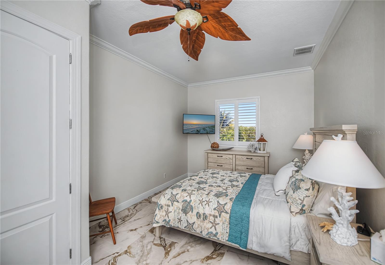 Image 54 of 93 For 290 Tait Terrace Se