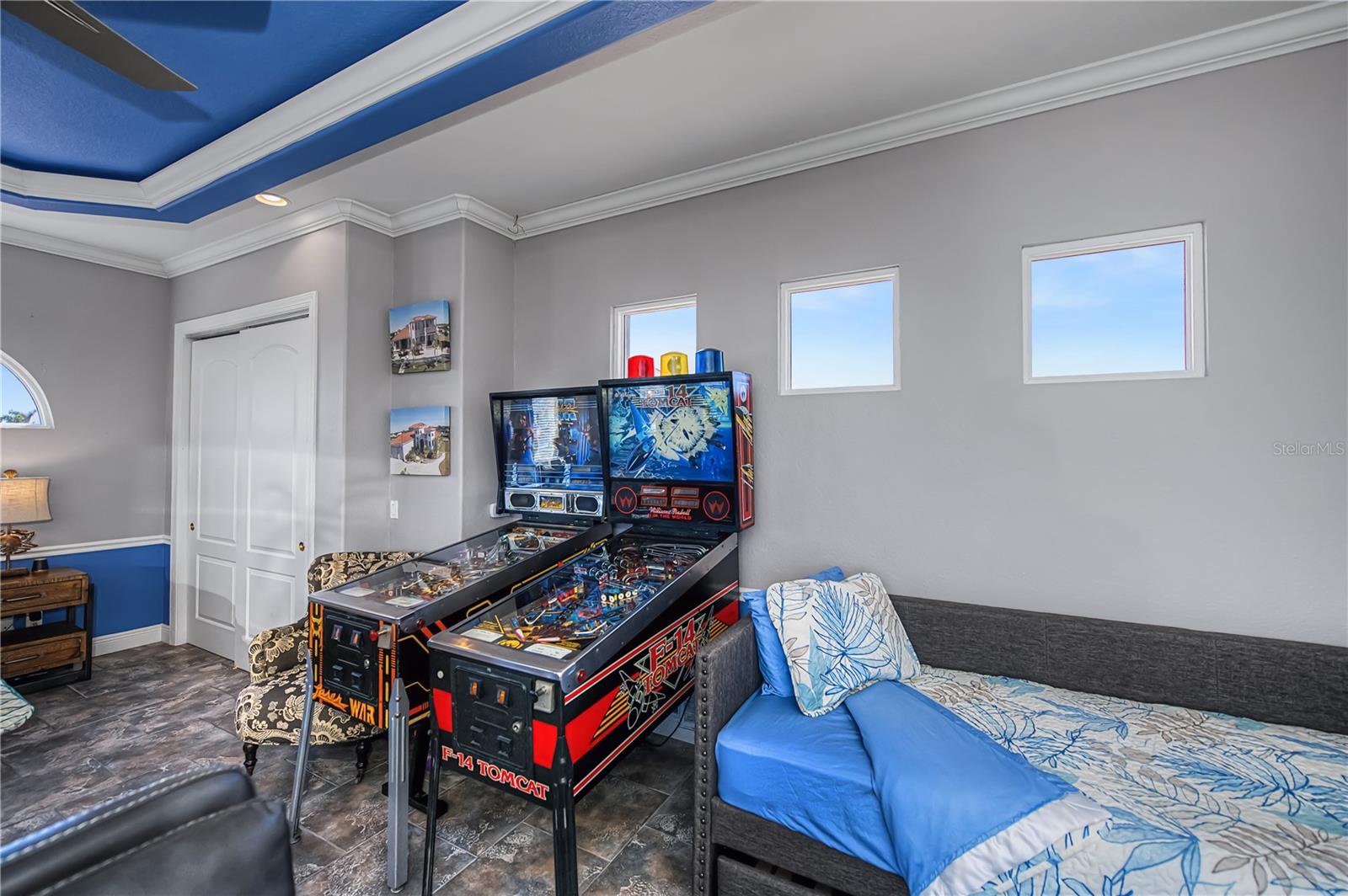 Image 61 of 93 For 290 Tait Terrace Se