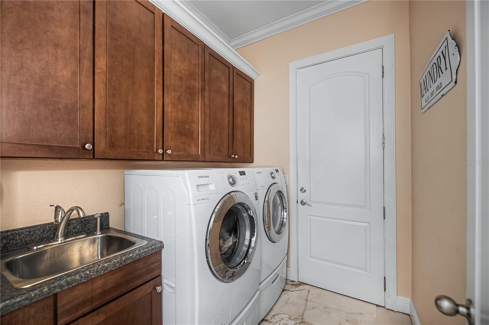 Image 64 of 93 For 290 Tait Terrace Se